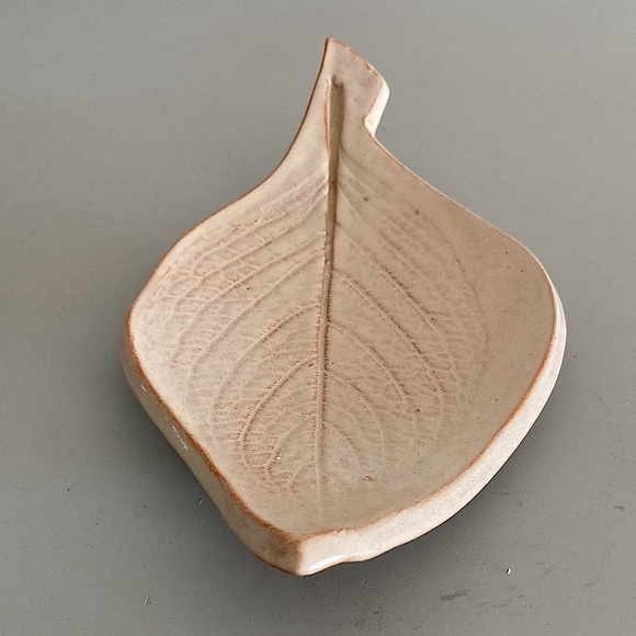Leaf Imprint Art Dish Studio Pottery Curved Plate with Feet Signed Soap Dish - Picture 2 of 13